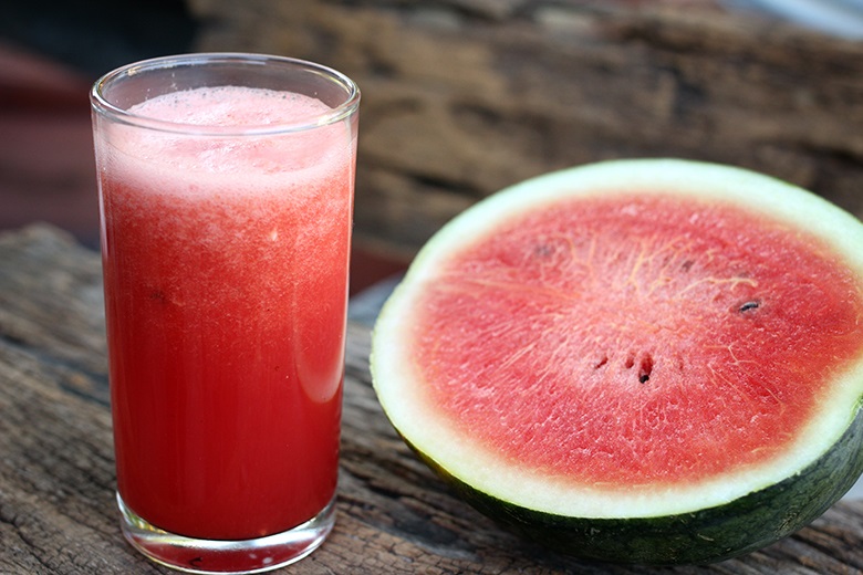 suco de melancia com hortelã beneficios